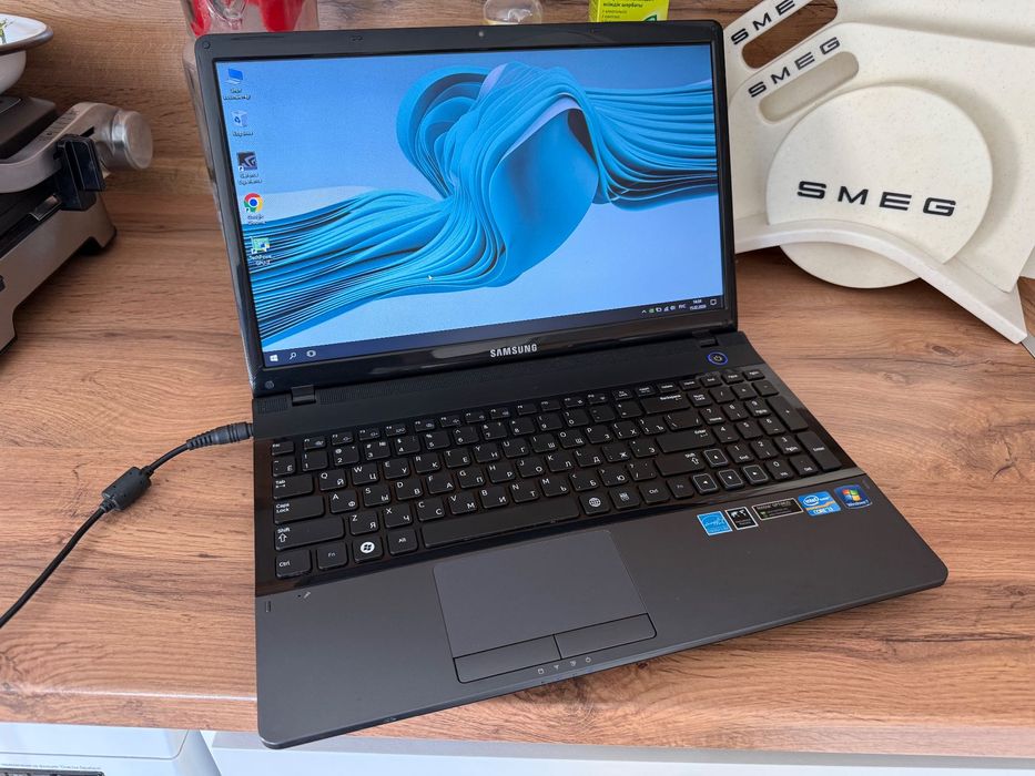 Samsung. Core i3. 2 Видеокарты