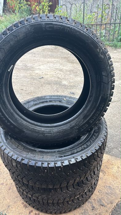 Продам шины шипованные