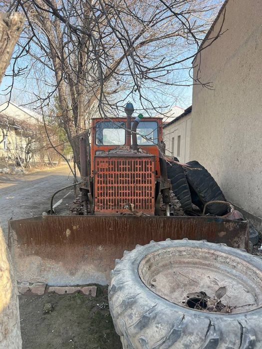 Dizel buldozir sotiladi