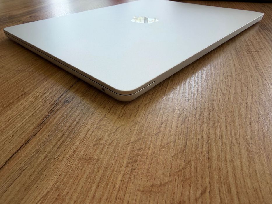 MacBook Air 15" M2 Chip 8-CPU, 10-GPU, 8GB RAM, 256SSD