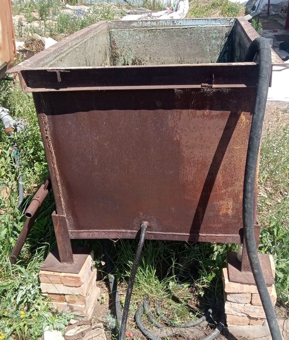 Продам металлический ёмкость для воды