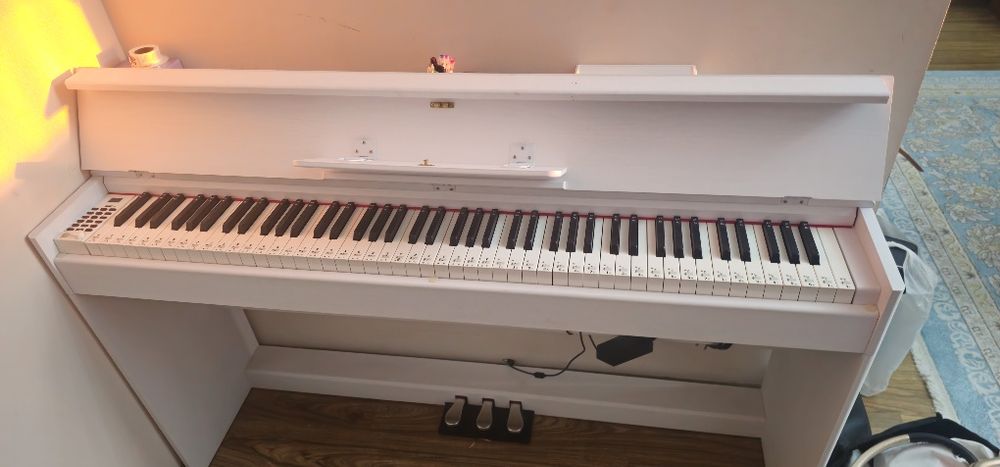 Цифровое пианино /