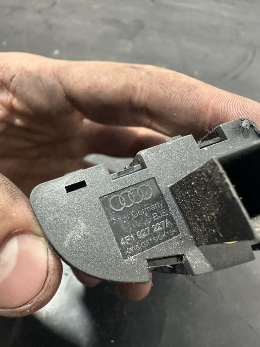 Buton torpedou Audi A6 C6 4F1927227A
