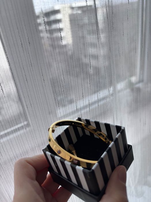 Brățară Cartier aurie cristale și șurubelniță