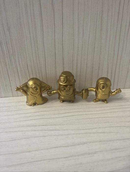 3 figurine minion auri
