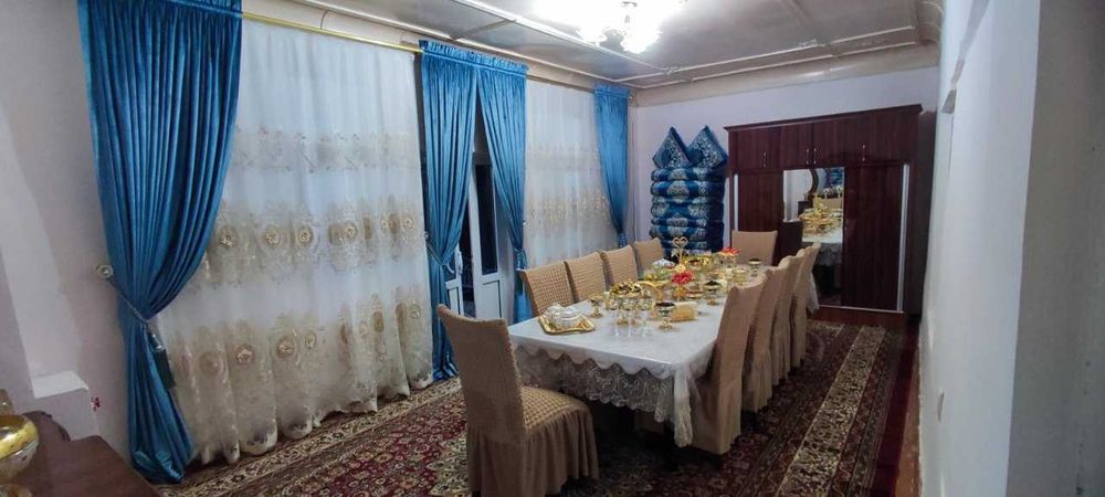 Себзорда Уй сотилаdi.