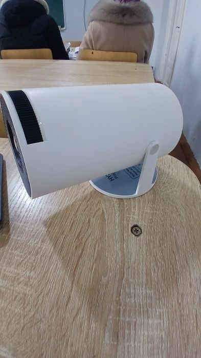 Proyektor. Arzon qilib bervoraman. Halli yangi holatda.