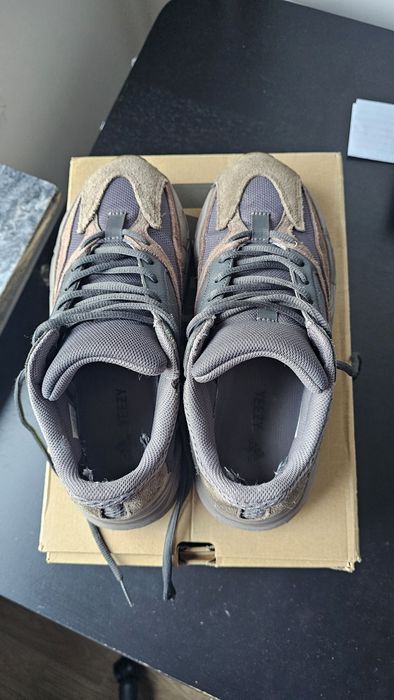 Adidas Yeezy 700 Mauve Maro