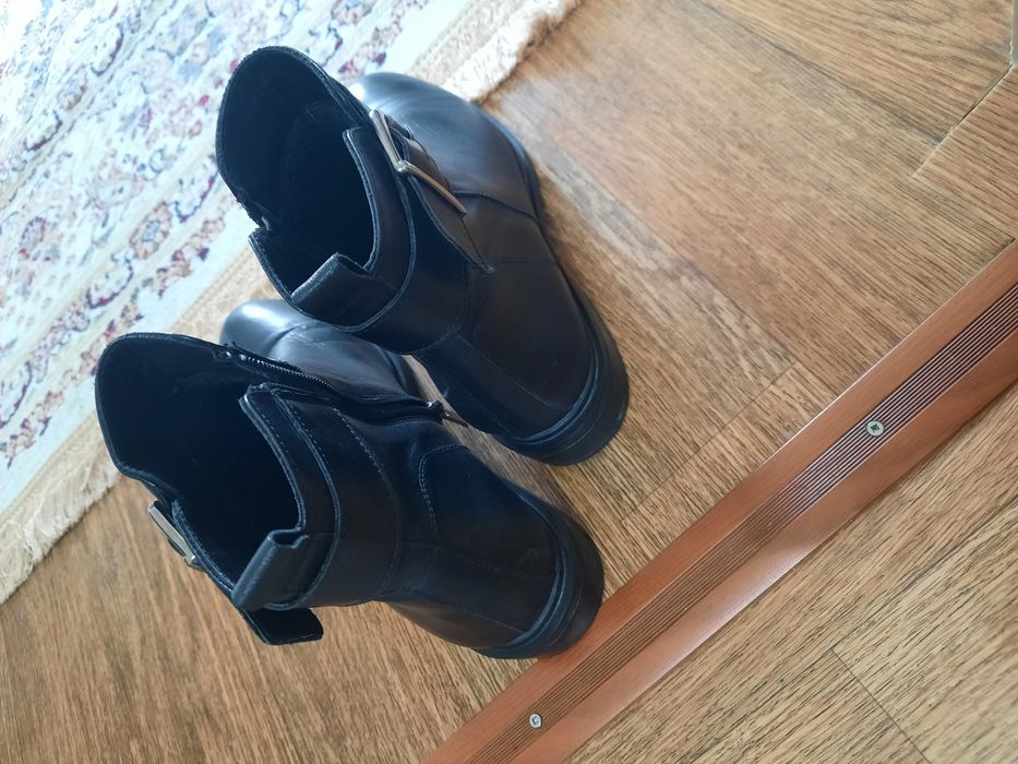 Кожаные ботинки 39размера