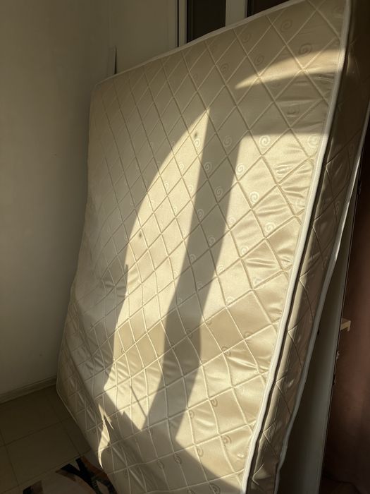 Матрас 160*200 в хорошем состоянии