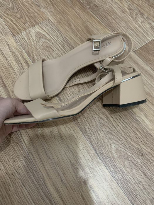 Женская обувь 37 размер