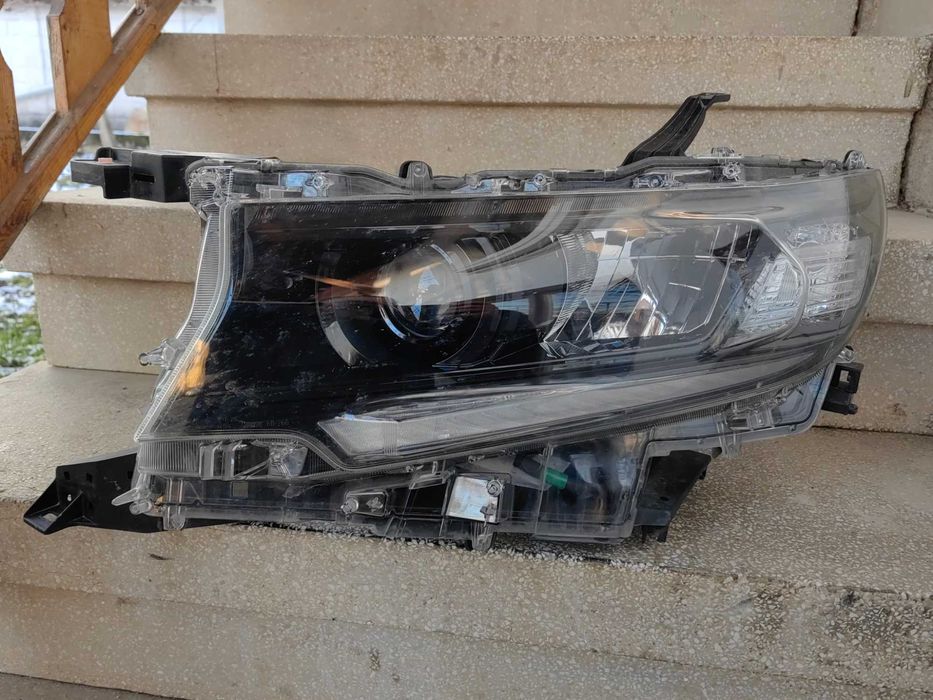 Фар Toyota Land Cruiser FJ150 Prado LED ляв