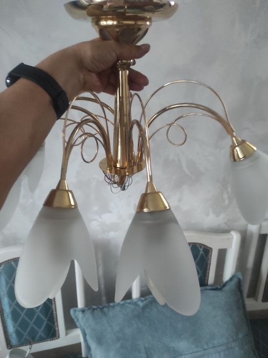 Продам люстру 2 шт