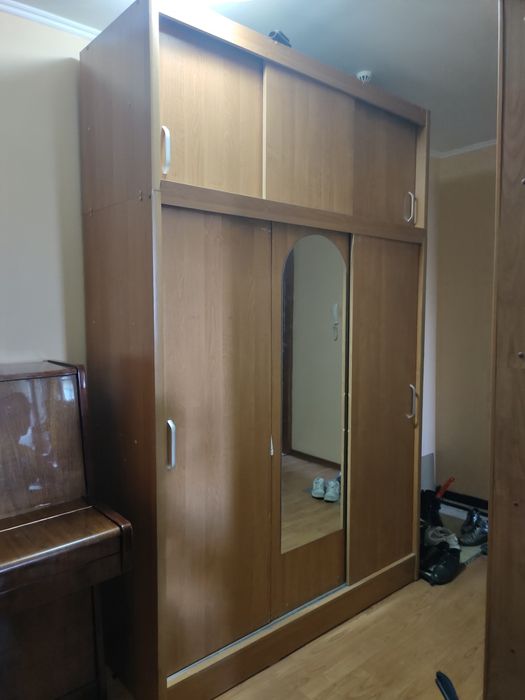ПРОДАЕМ большой шкаф