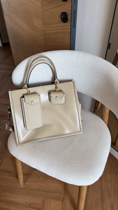 Продам сумку Charles & Keith