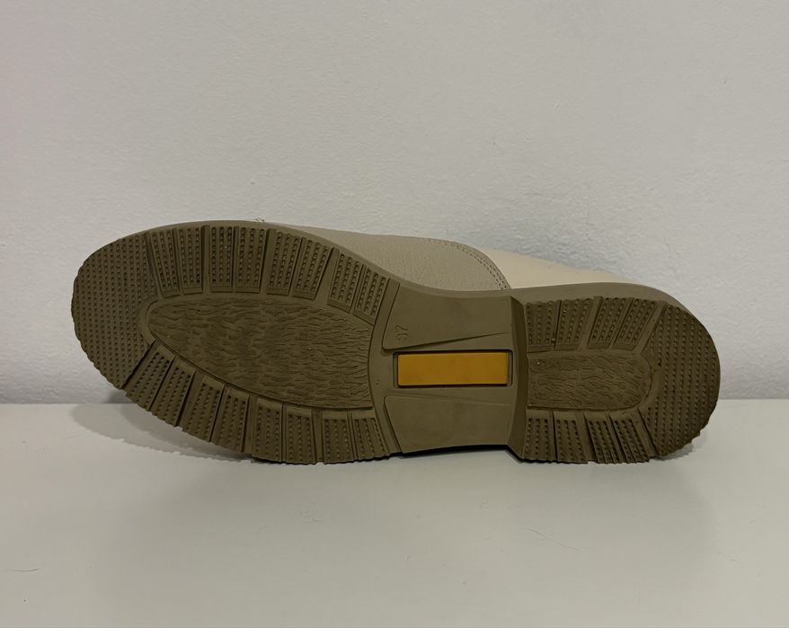 Pantofi din piele bej