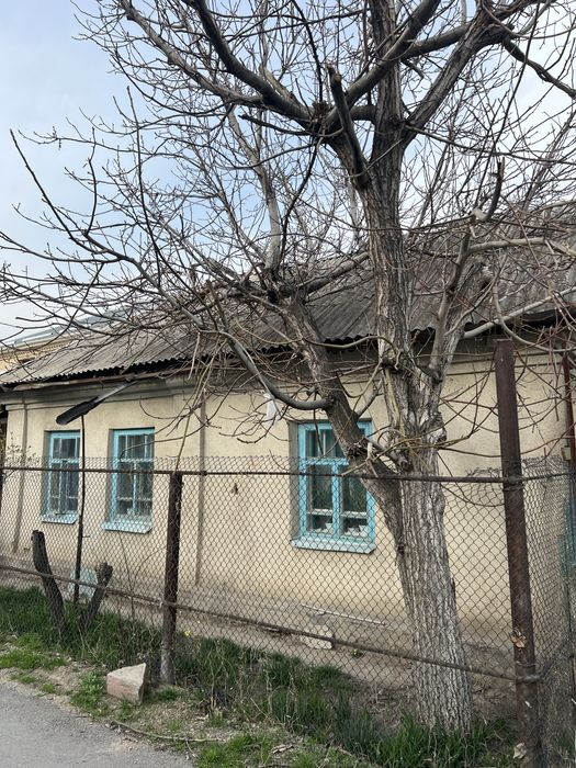 Продам дом в районе ЖД больницы. Участок 6 соток. 23млн тг