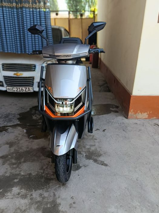 Skuter Elektro  tezligi 100