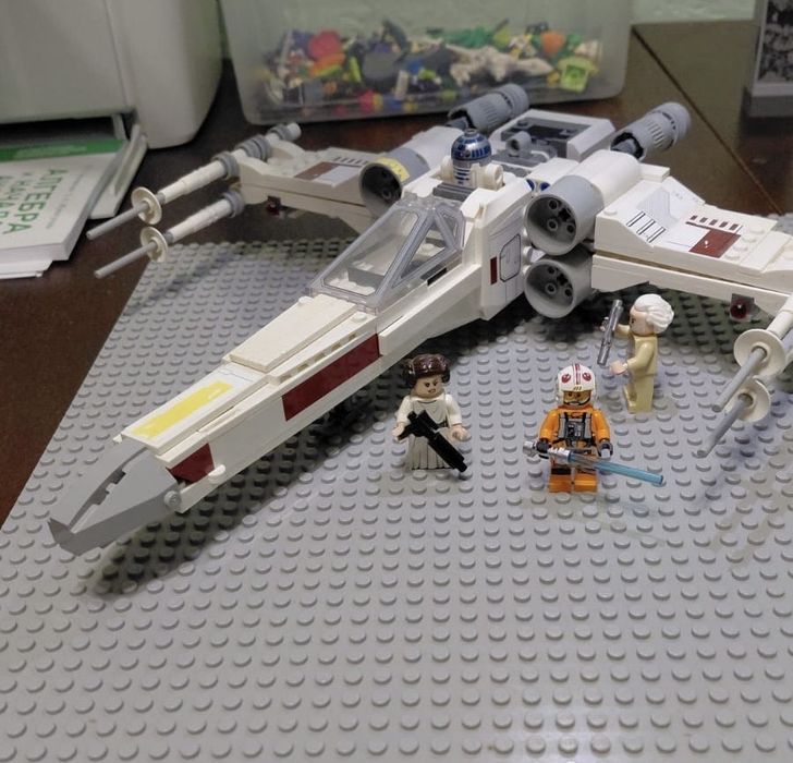 Продам lego star wars 75301 истребитель