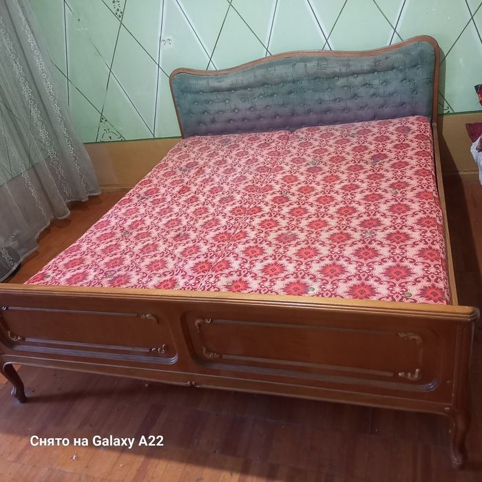 Двуспальная кровать