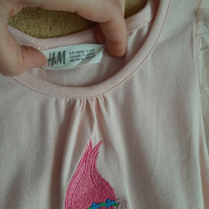 Rochie roz cu tull,  brodată cu Poppy Trolls 4-6 ani