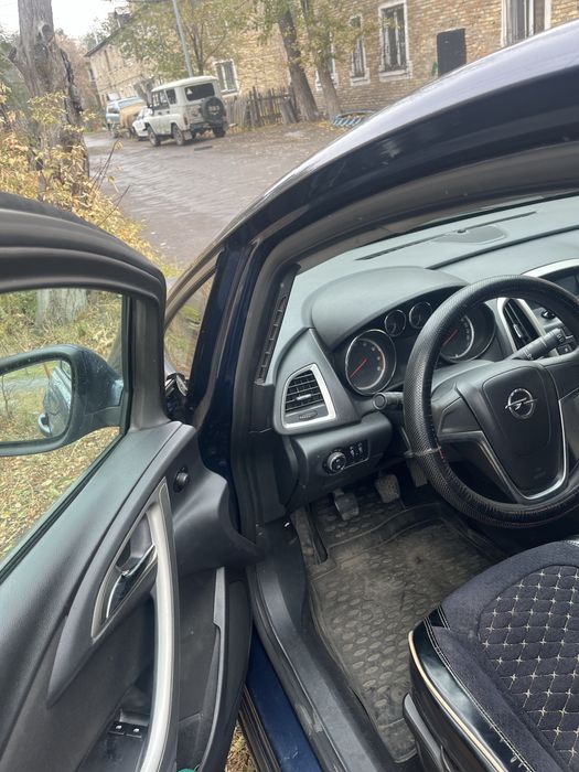 Опел астра j  продаются