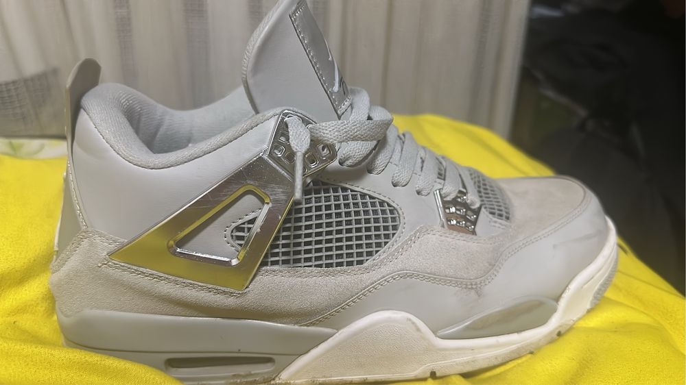 jordan 4 frozen moments