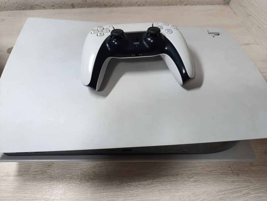 PlayStation 5 в отличном состоянии