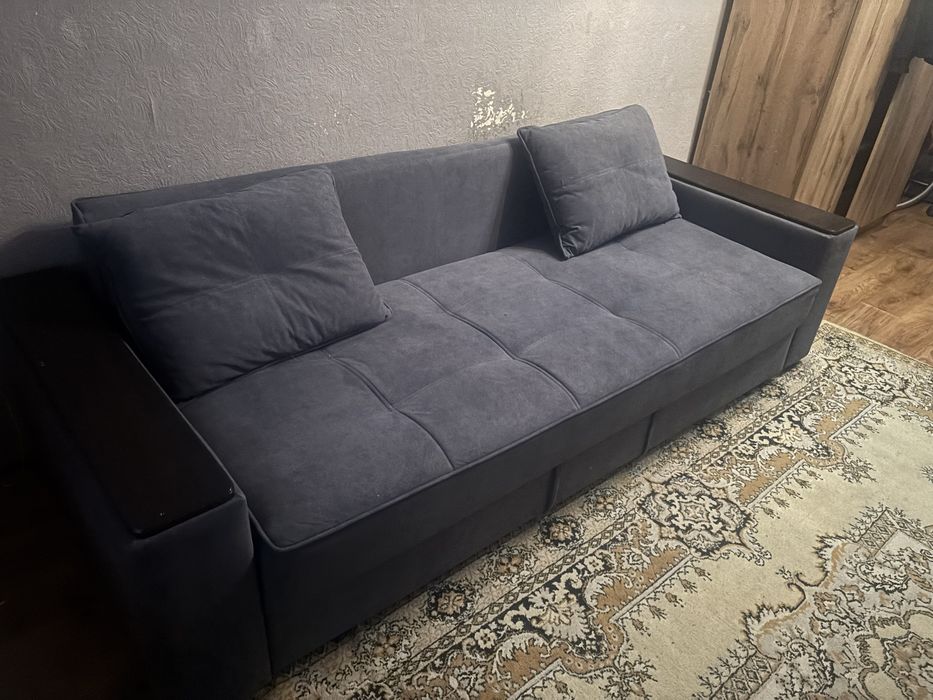 Срочно продам диван в хорошем состоянии!