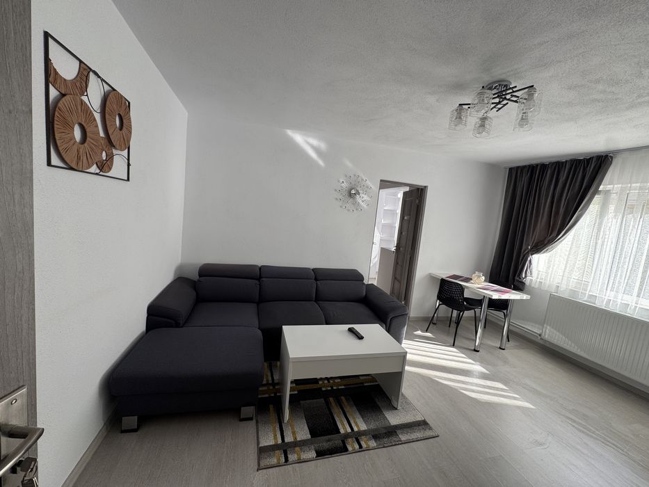 Inchiriez apartament