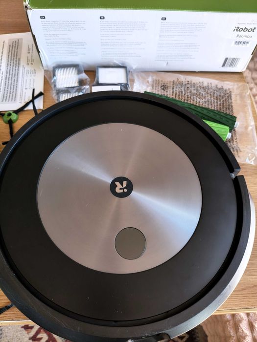 Robot aspirator
iRobot Roomba j7+set consumabile Cadou!Produs ca nou/