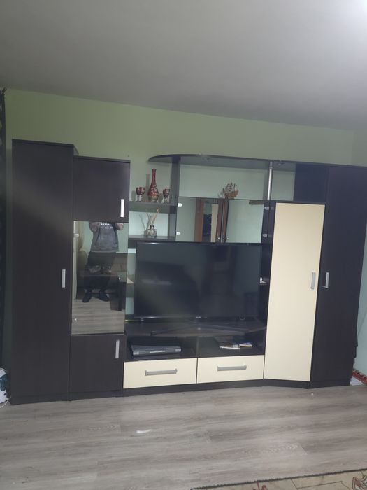 Vand mobilă de sufragerie stare impecabila