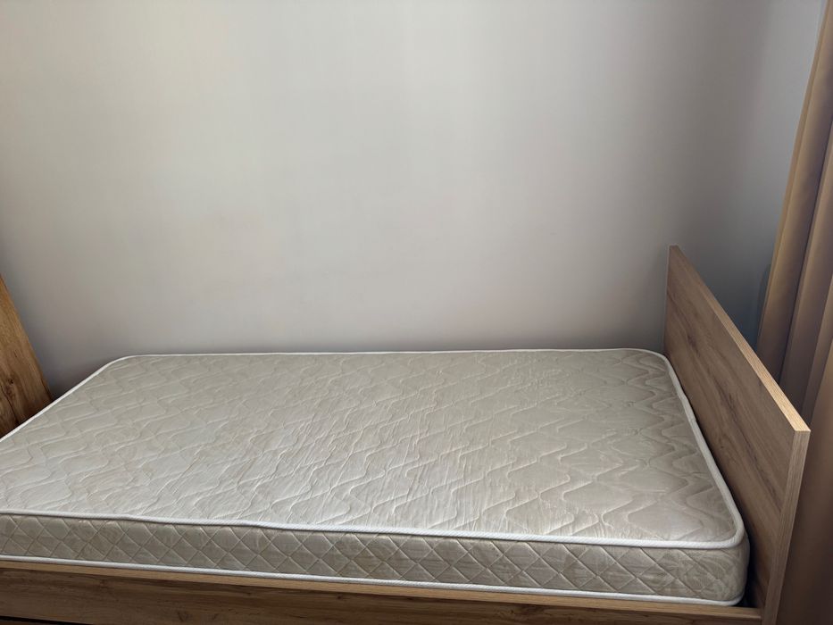 Единично легло 200x90 с подматрачна рамка и матрак