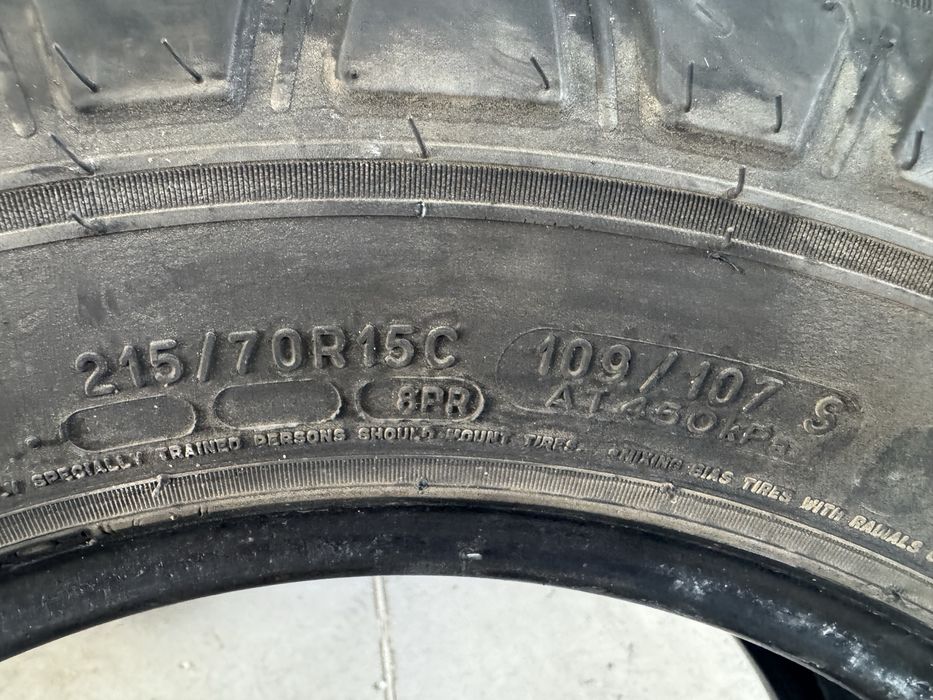 Гуми за бус 215 70 15С Mishelin