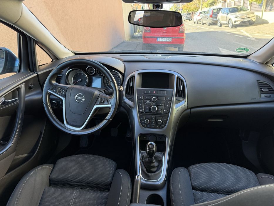 De vinzare Opel Astra j