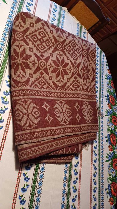 Вълнени килими нови