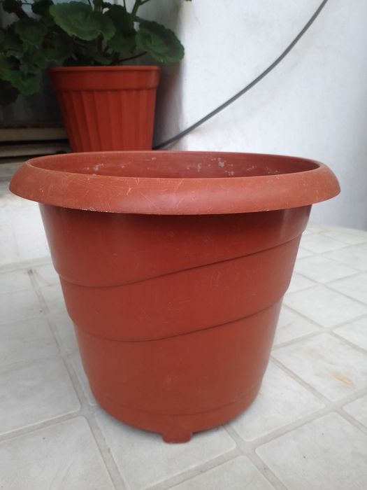 Пластмасови саксии