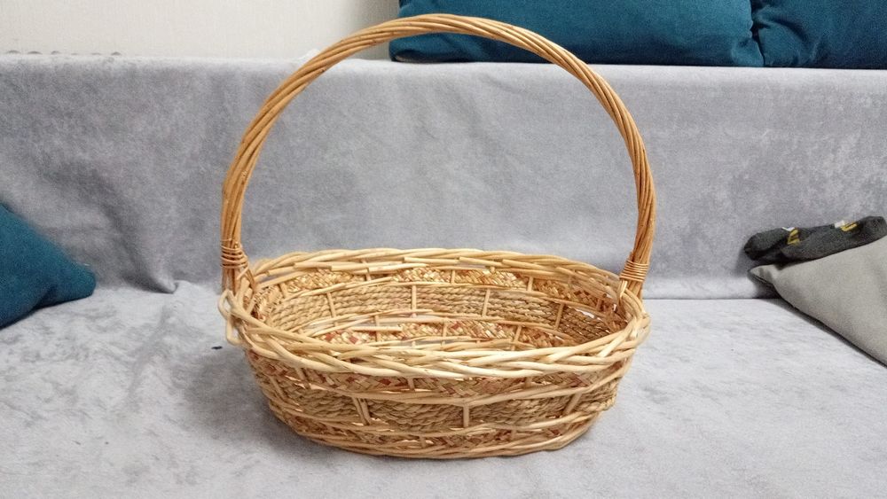 Продам корзину плетеную