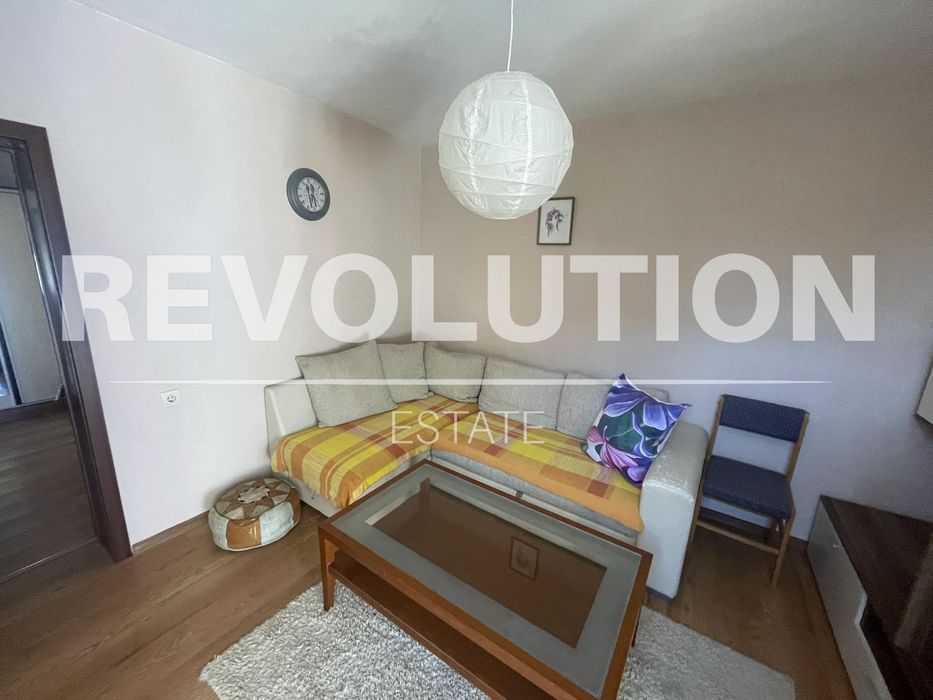 Дава се под наем Етаж от къща в Варна, Автогара - 68 кв.м за 300 € - Снимка #1