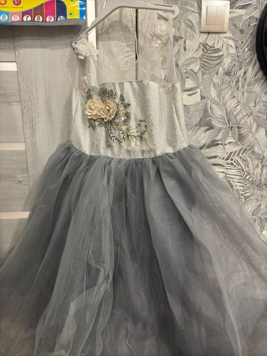 Нарядное платье на девочку