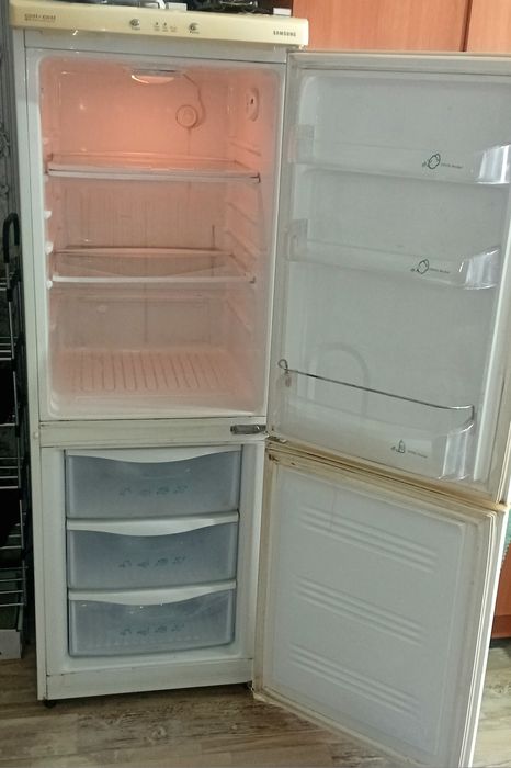 Срочно продам холодильник в рабочем состоянии