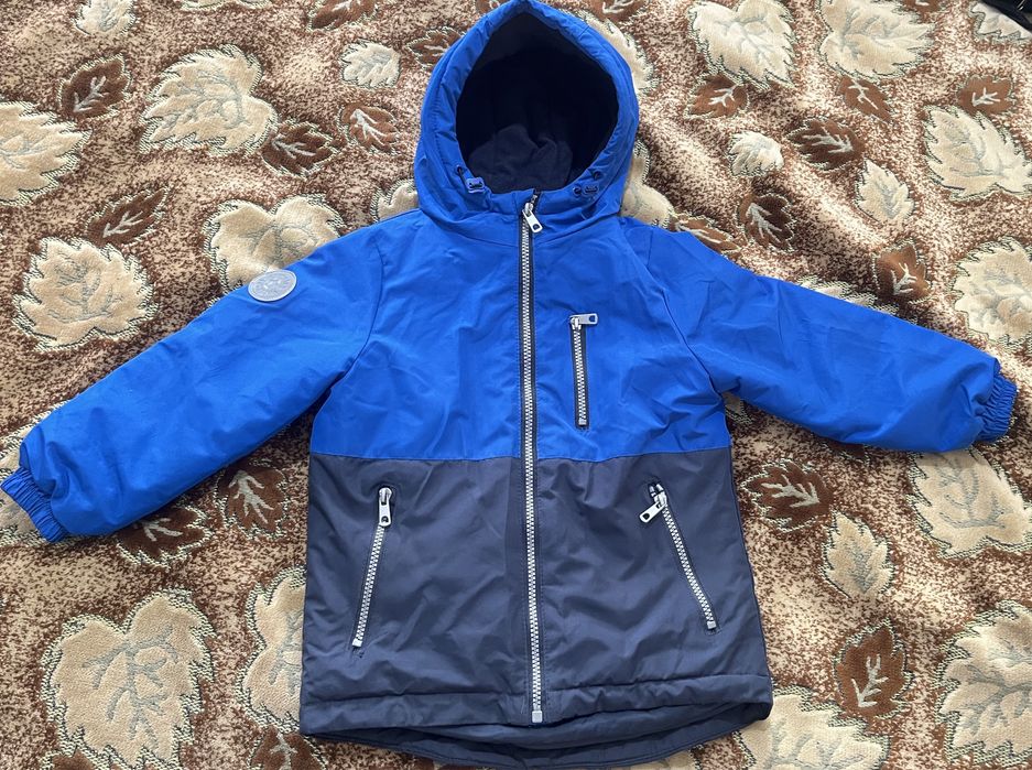 Продам детскую осеннюю куртку