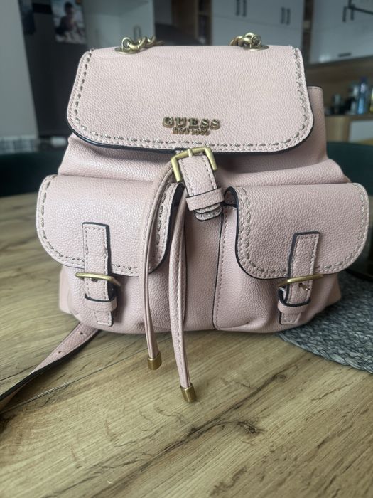 Дамска раница  Guess