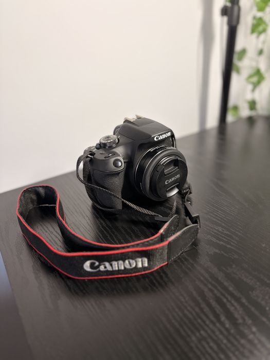 Vând Canon 2000D