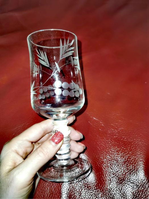 Кристални чаши 6 бр гравирани гроздов флорален мотив ракия 89 лв за 6