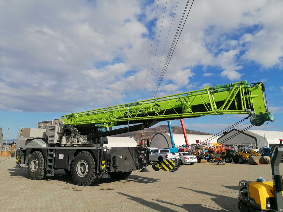Macara mobila pentru teren accidentat Zoomlion ZRT600