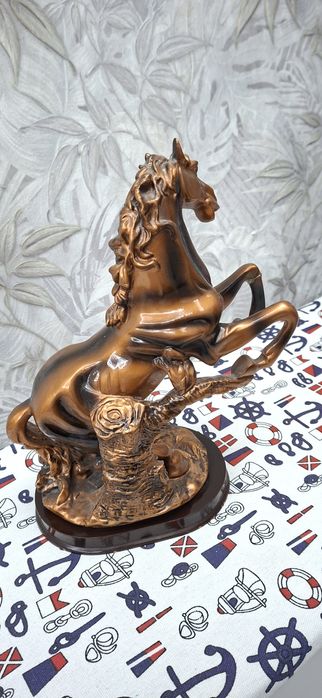 Сувенир лошадь. Для вашего рабочего стола.
