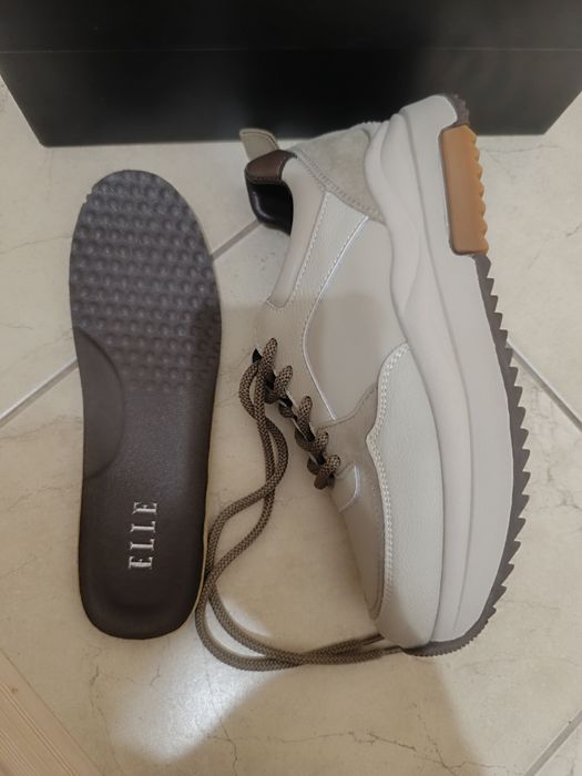 Новые кожаные кроссовки на девочку