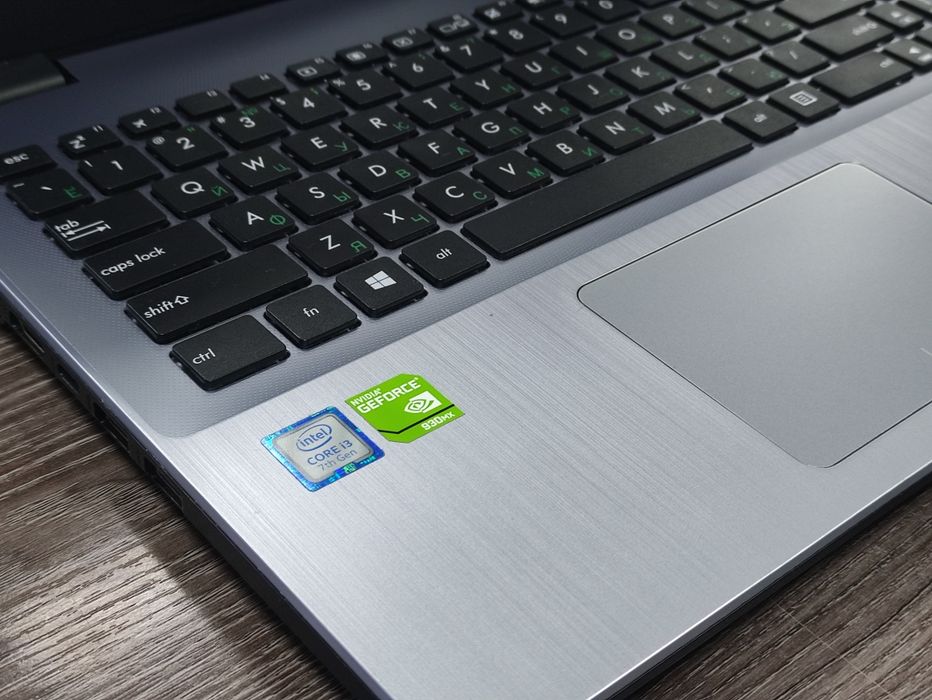 Ноутбук Asus учебы, игр: Roblox и тд