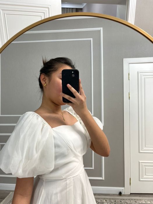 Белое платье (надевалось 1 раз)